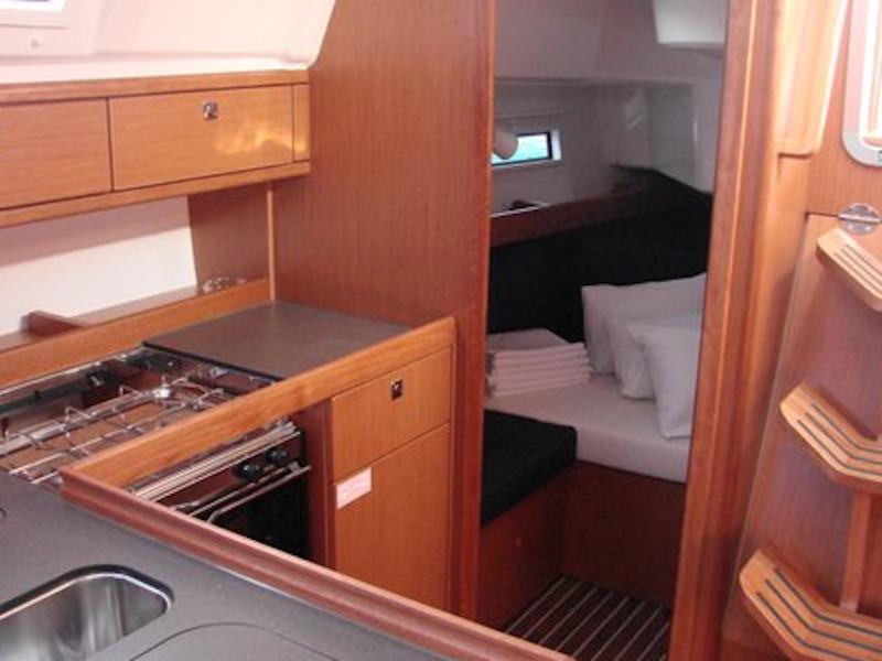 Book yachts online - sailboat - Bavaria 37 Cruiser - Katarina - rent