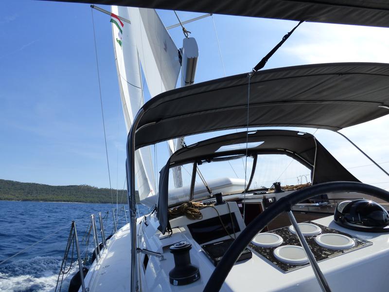Book yachts online - sailboat - Dufour 470 - BALU - rent