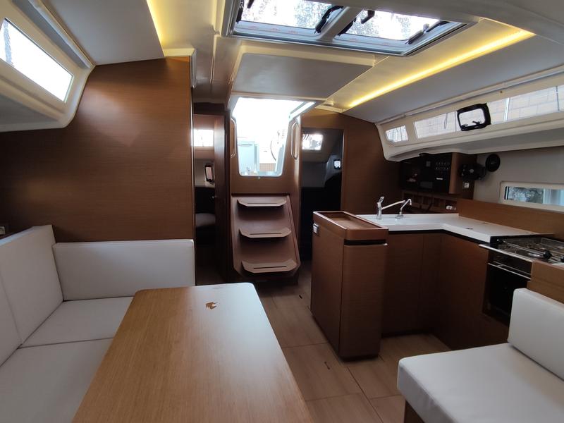 Book yachts online - sailboat - Sun Odyssey 410 - Camilleri - rent