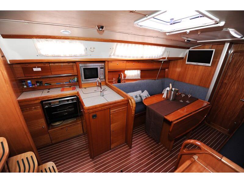 Book yachts online - sailboat - Bavaria 34 Cruiser - Nina Nina - new sails 2022. - rent