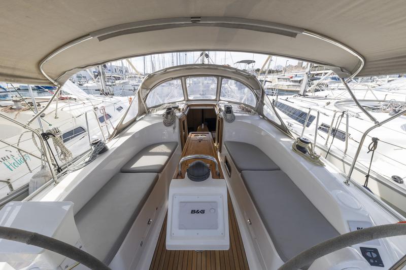 Book yachts online - sailboat - Bavaria Cruiser 34 Style - Lina - rent