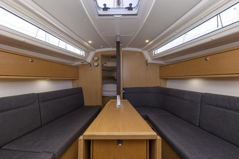 Book yachts online - sailboat - Bavaria Cruiser 34 Style - Lina - rent