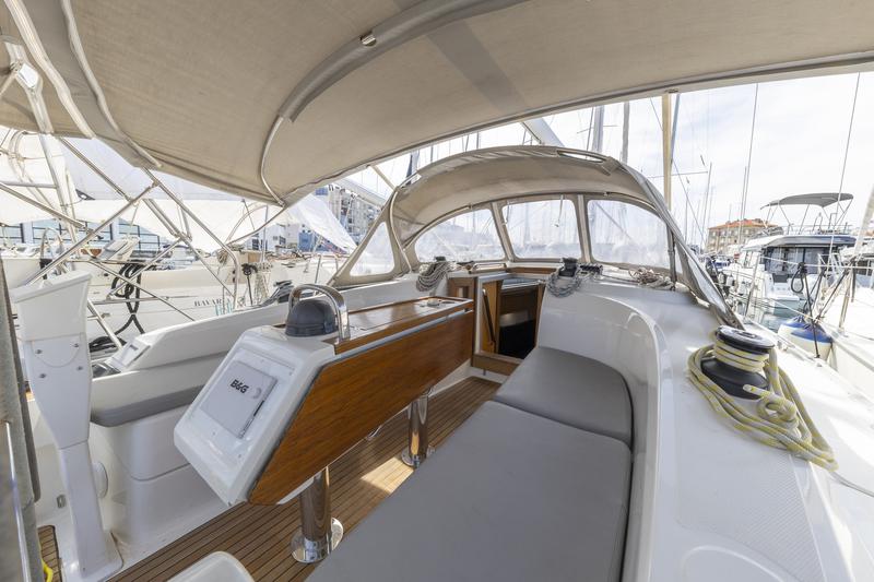 Book yachts online - sailboat - Bavaria Cruiser 34 Style - Lina - rent