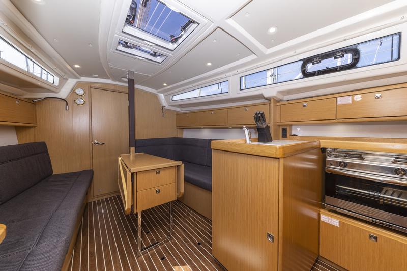 Book yachts online - sailboat - Bavaria Cruiser 34 Style - Lina - rent