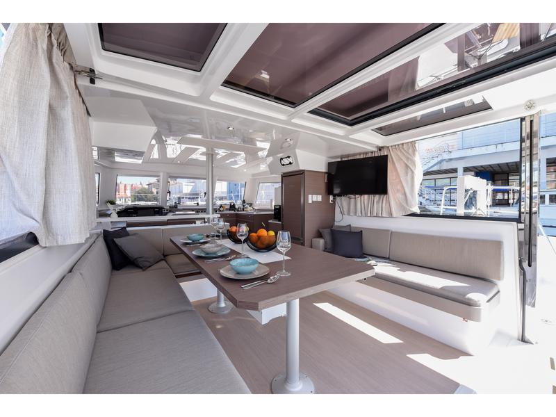 Book yachts online - catamaran - Bali Catspace - FUX 4 Sail - AC + GENERATOR - rent