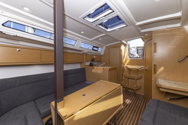 Book yachts online - sailboat - Bavaria Cruiser 34 Style - Lena - rent