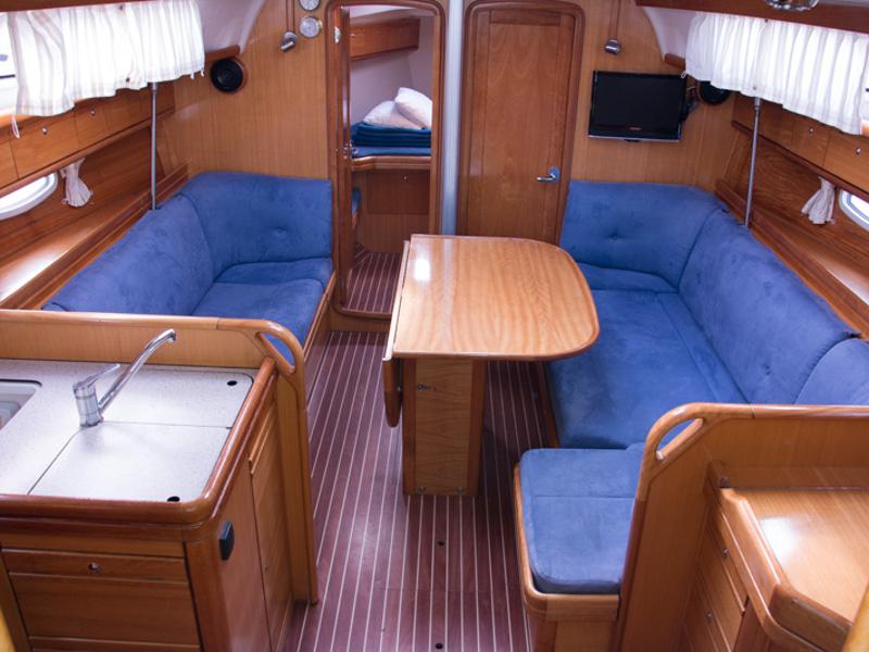 Book yachts online - sailboat - Bavaria 38 Cruiser - ANA (new sails 2019) - rent