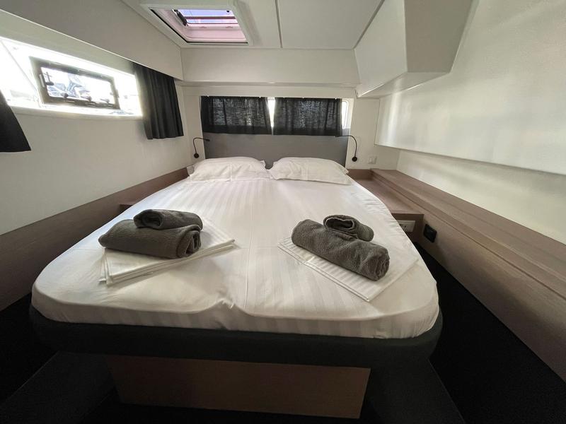 Book yachts online - catamaran - Fountaine Pajot Elba 45 - MALI HAVANA - rent