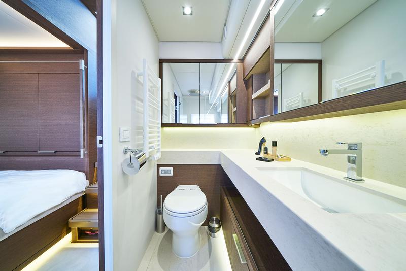 Book yachts online - catamaran - Lagoon Seventy 7 - ADRIATIC DRAGON - rent