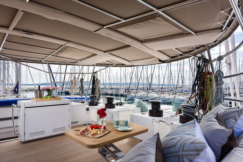 Book yachts online - catamaran - Lagoon 620 - OPAL - rent