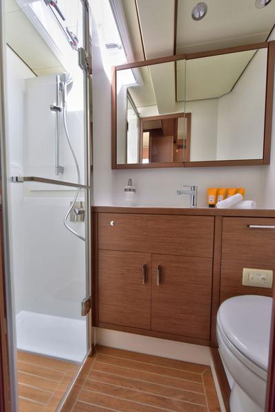 Book yachts online - catamaran - Lagoon 620 - ADRIATIC TIGER - rent