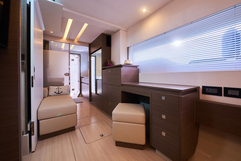 Book yachts online - powercatamaran - Leopard 53 PC - GOOD VIBES owner version - rent