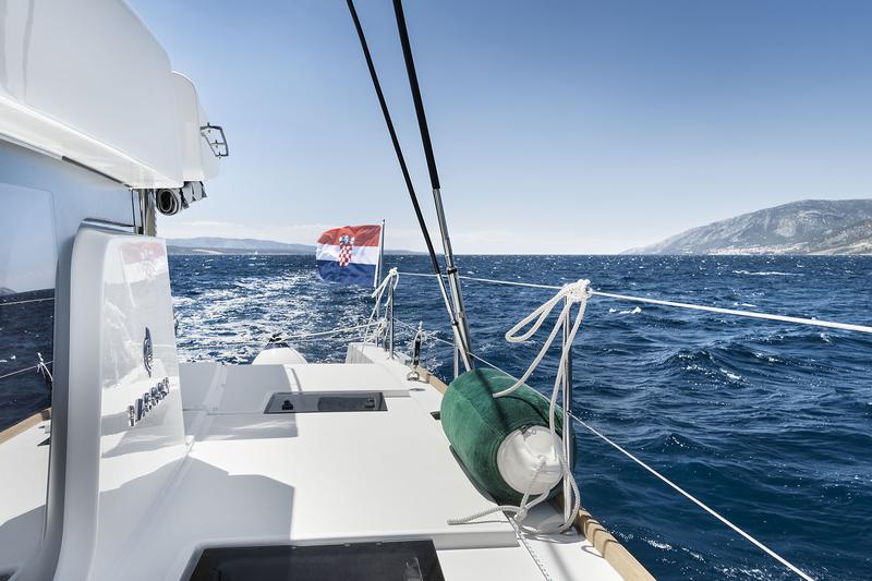 Book yachts online - catamaran - Lagoon 52 F owner version - EMERALD GEMINI - rent