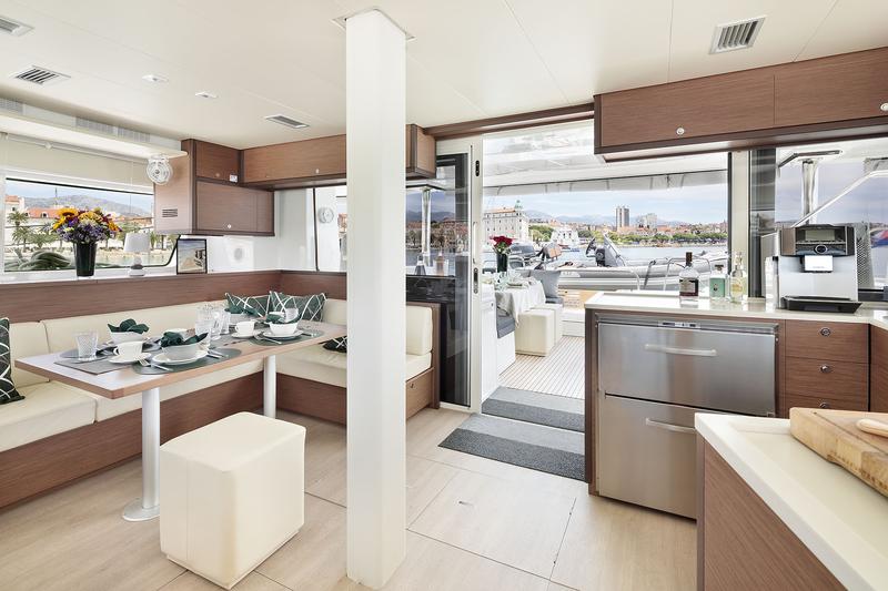 Book yachts online - catamaran - Lagoon 52 F owner version - EMERALD GEMINI - rent