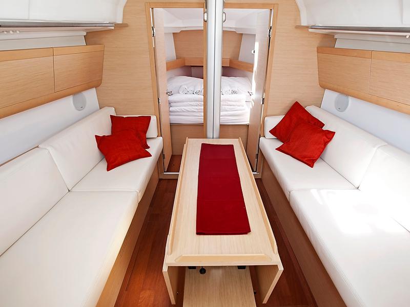 Book yachts online - sailboat - Beneteau First 35 - PSYCHE - rent