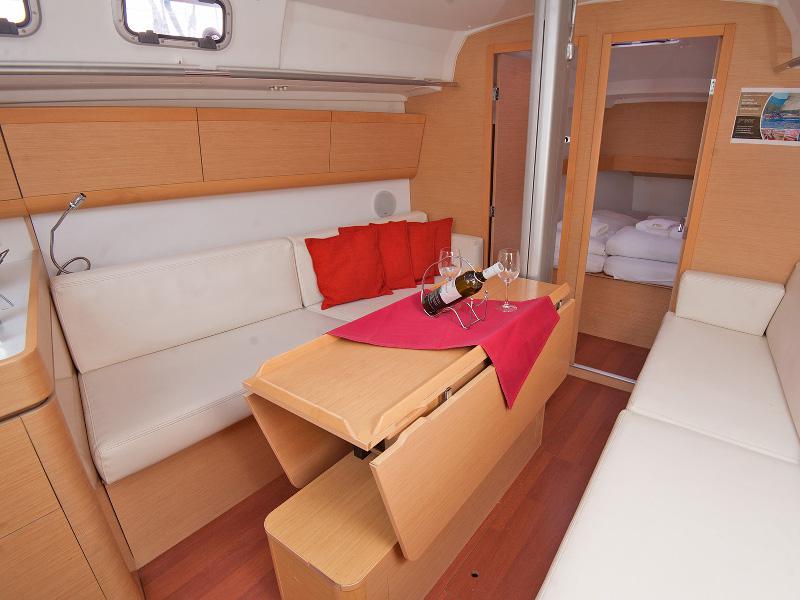 Book yachts online - sailboat - Beneteau First 35 - PSYCHE - rent