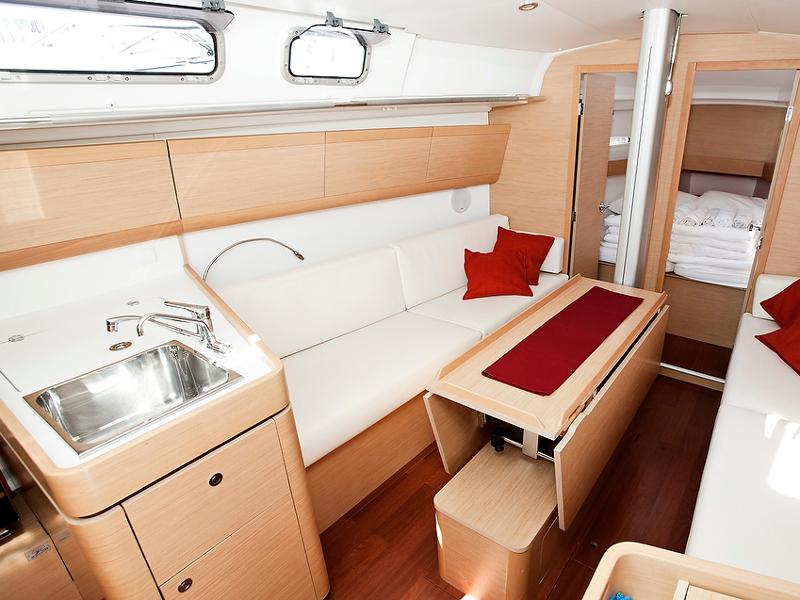 Book yachts online - sailboat - Beneteau First 35 - PSYCHE - rent