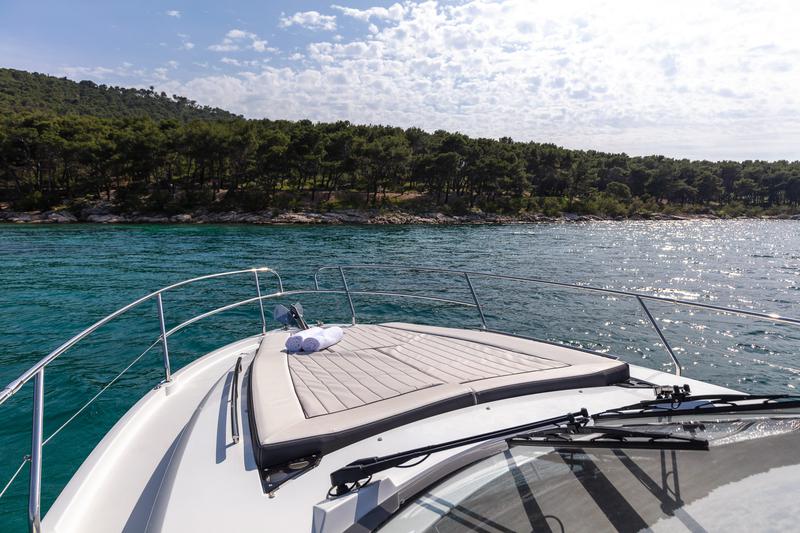 Book yachts online - motorboat - Leader 36 - CHROMIA - rent
