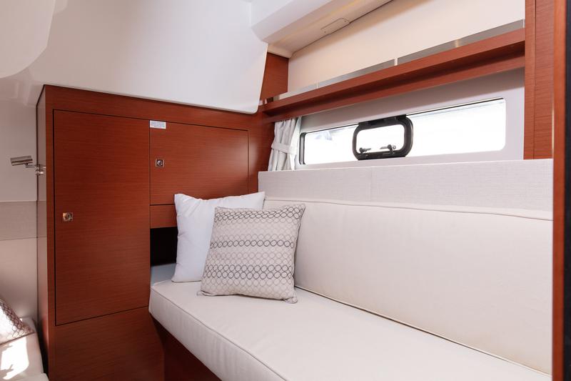 Book yachts online - motorboat - Leader 36 - CHROMIA - rent
