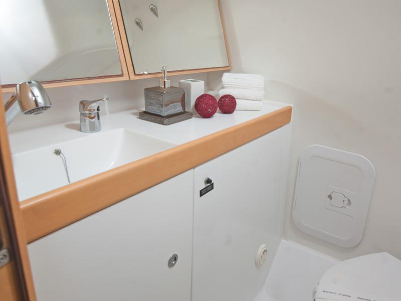 Book yachts online - sailboat - Beneteau First 35 - RHEA - rent