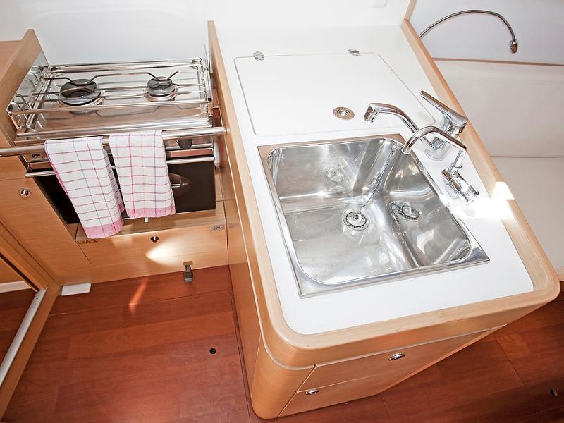 Book yachts online - sailboat - Beneteau First 35 - RHEA - rent