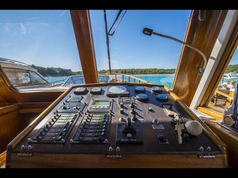 Book yachts online - motorboat - Model Luka - LUKA - rent