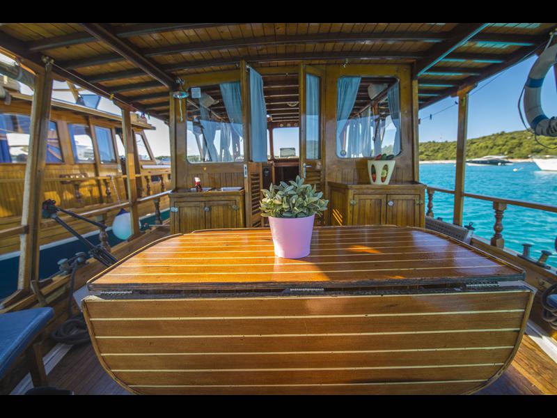 Book yachts online - motorboat - Model Tiho - TIHO - rent