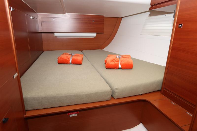 Book yachts online - sailboat - Dufour 520 GL - Cala di Volpe - rent
