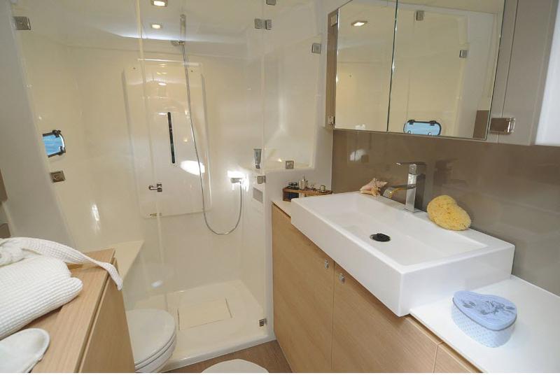 Book yachts online - catamaran - Bali 4.1 Maxi Lounge - Grampis - rent
