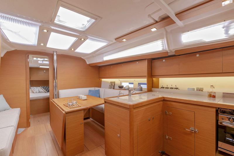 Book yachts online - sailboat - Dufour 390 GL - Cordelia - rent