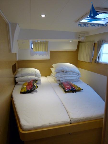 Book yachts online - catamaran - Lagoon 400 - Winnie - rent