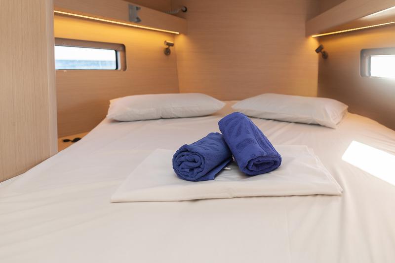 Book yachts online - sailboat - Oceanis 40.1 - KOS 40.6 - rent