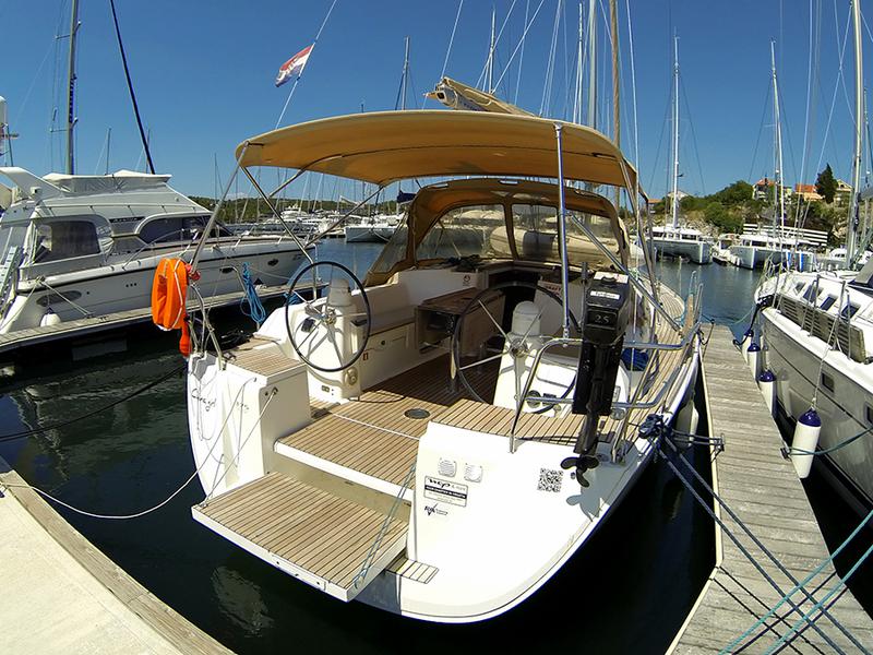 Book yachts online - sailboat - Dufour 375 GL - China girl - rent