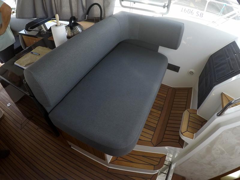 Book yachts online - motorboat - Marex 360 Cabriolet Cruiser - True North - rent
