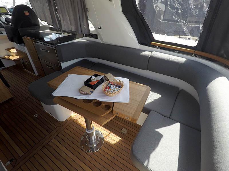 Book yachts online - motorboat - Marex 360 Cabriolet Cruiser - True North - rent