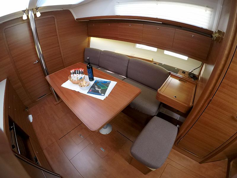 Book yachts online - sailboat - Dufour 382 GL - Major Tom - rent