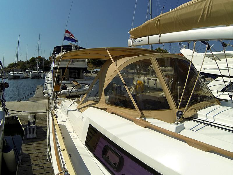 Book yachts online - sailboat - Dufour 382 GL - Major Tom - rent