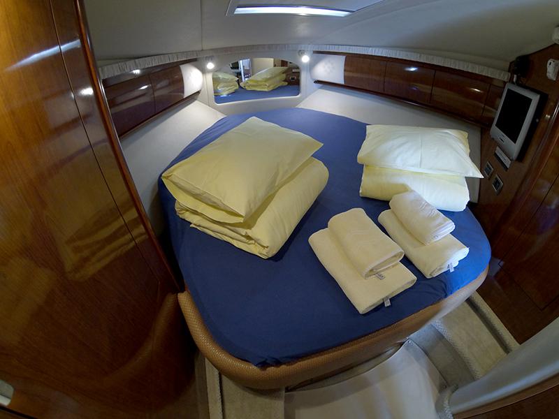 Book yachts online - motorboat - Sea Ray 455 - Gandalf - rent