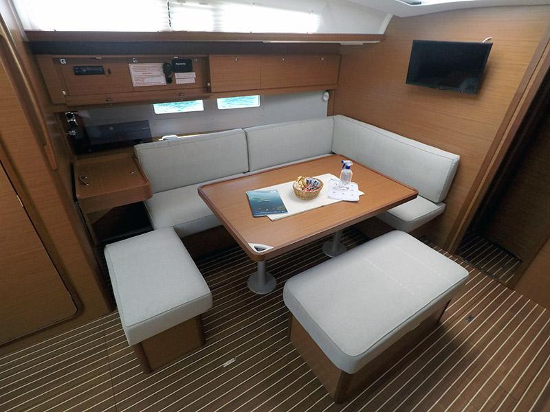 Book yachts online - sailboat - Dufour 460 - Petra - rent