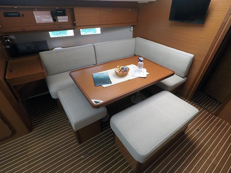 Book yachts online - sailboat - Dufour 460 - Petra - rent