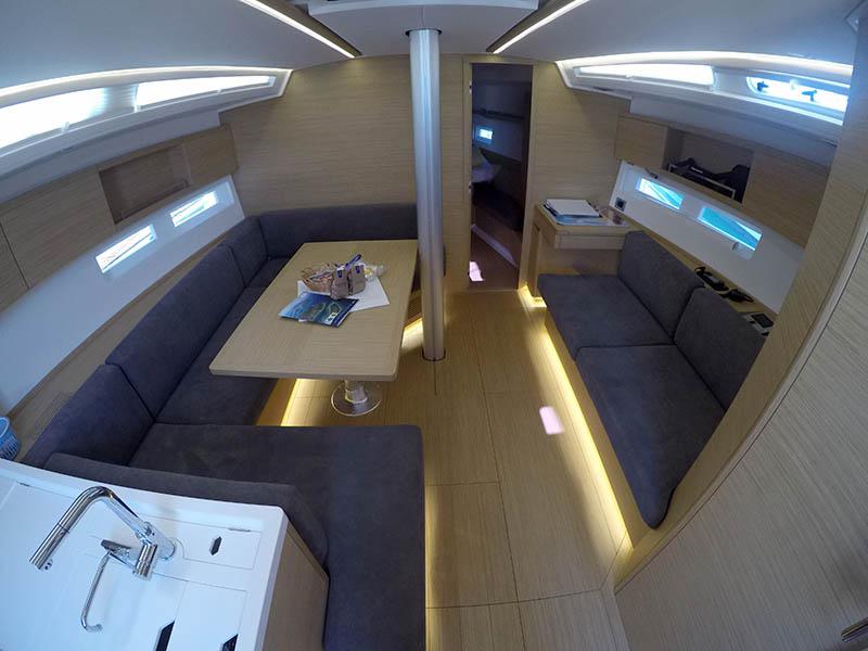 Book yachts online - sailboat - Grand Soleil 44 - Aloha - rent