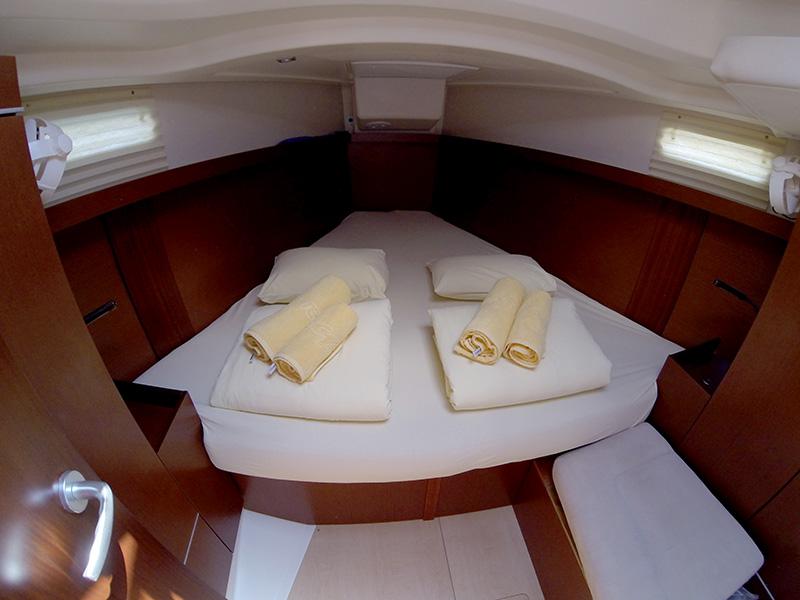 Book yachts online - sailboat - Hanse 385 - Ariel - rent