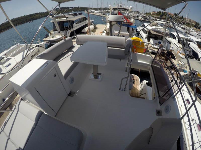 Book yachts online - motorboat - Prestige 420 Fly - Brigadoon - rent