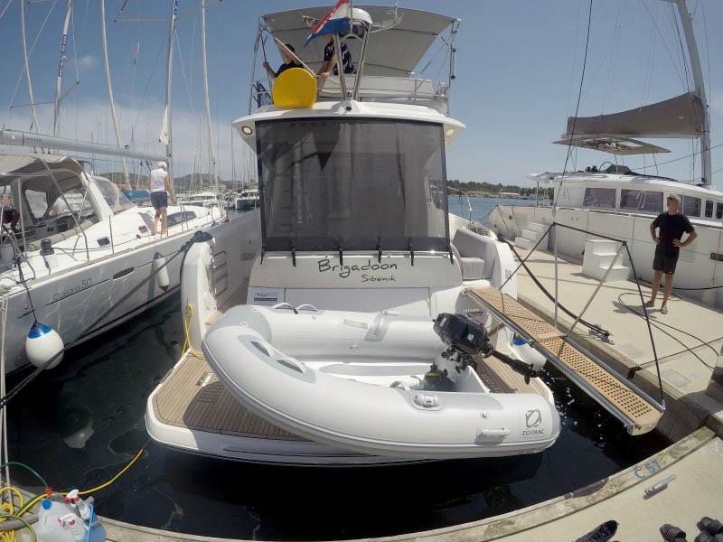 Book yachts online - motorboat - Prestige 420 Fly - Brigadoon - rent