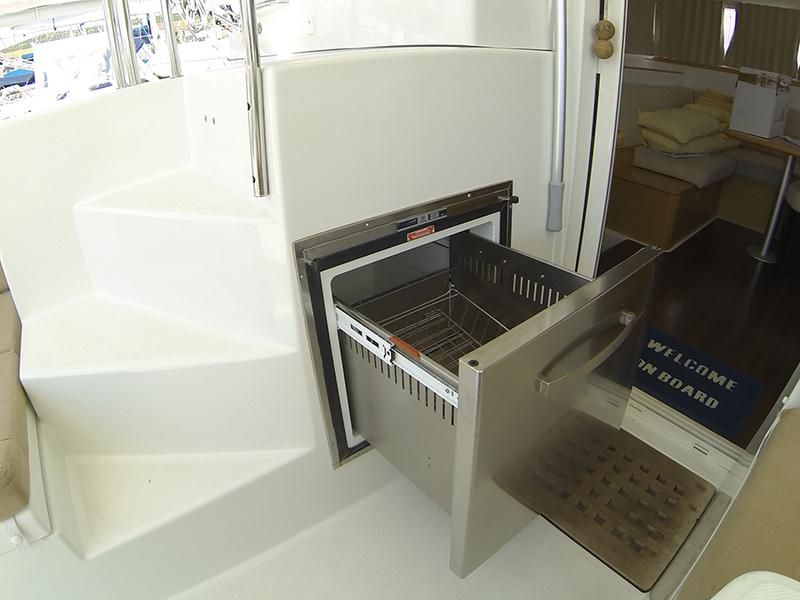 Book yachts online - catamaran - Lagoon 400 - Stray cat - rent
