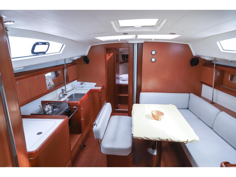 Book yachts online - sailboat - Oceanis 43 - MOJITO - rent
