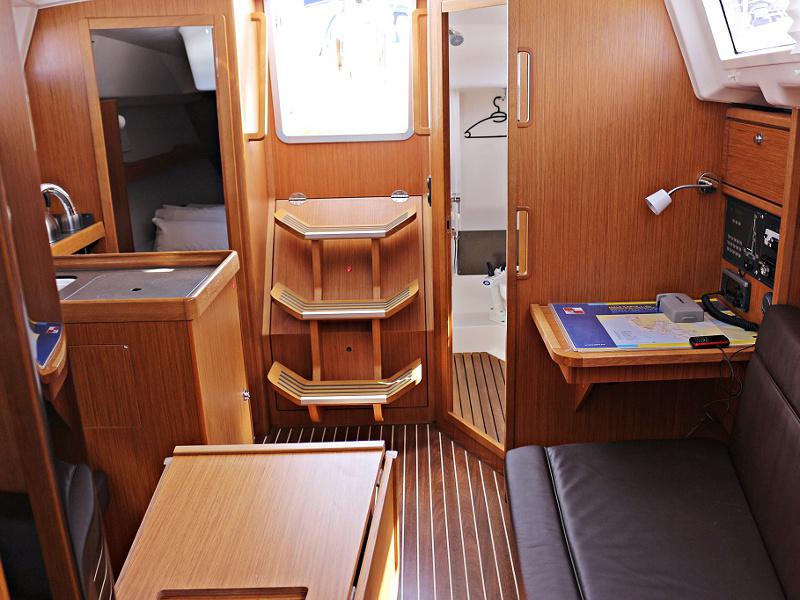 Book yachts online - sailboat - BAVARIA C 33 - MIRELLA - rent