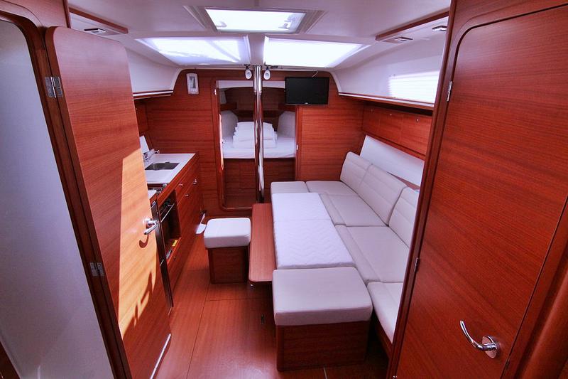 Book yachts online - sailboat - DUFOUR 382 BT - THELMA - rent