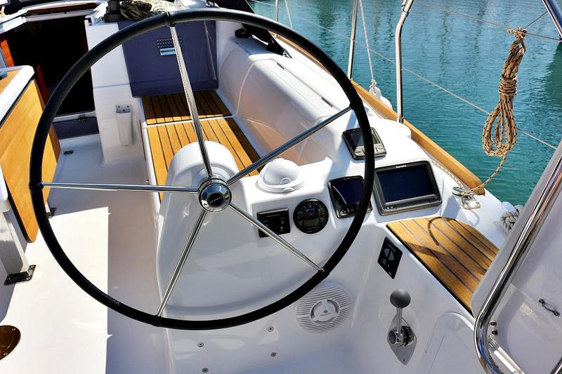 Book yachts online - sailboat - DUFOUR 382 BT - THELMA - rent