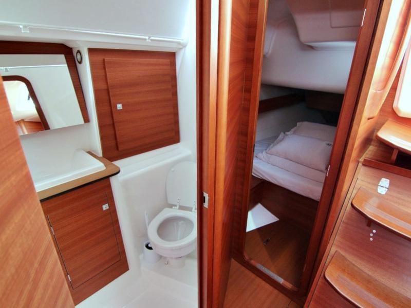 Book yachts online - sailboat - DUFOUR 382 BT - THELMA - rent